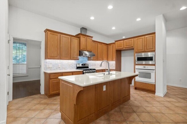 Building Photo - 2127 Clear Lake Pl