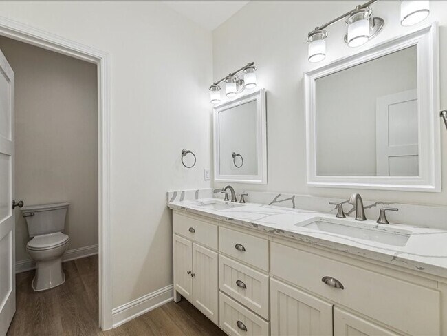 Building Photo - 915 E 37th St