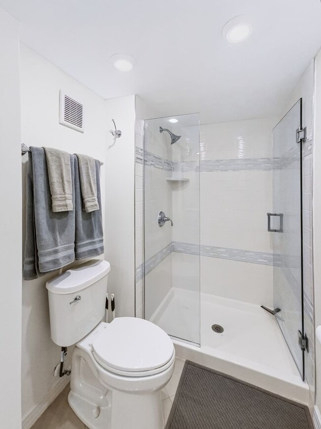 Building Photo - ** CATALINA AT HIGH POINT ** 2 BED / 2 BATH - CONDO - FURNISHED - CARPORT - ANNUAL RENTAL