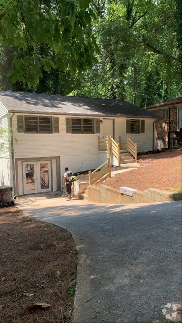 Building Photo - 2368 Jefferson Terrace