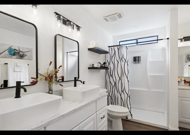 Building Photo - Fully Furnished Executive Rental in Las Ve...