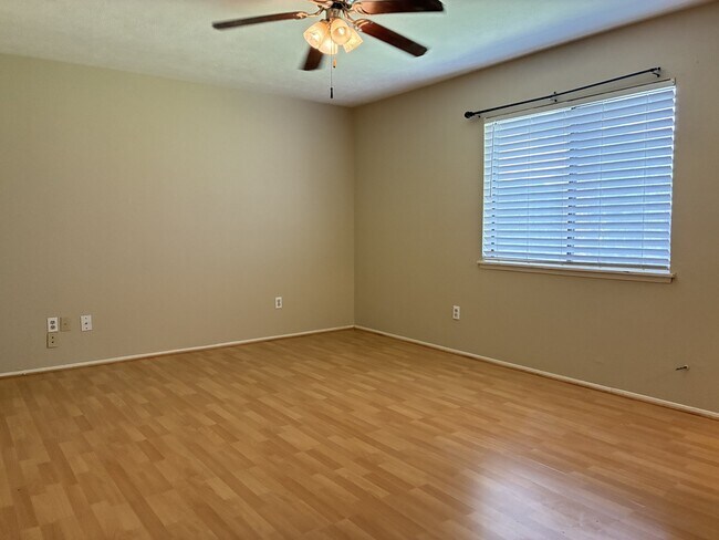 Building Photo - 2715 Kingfisher Dr