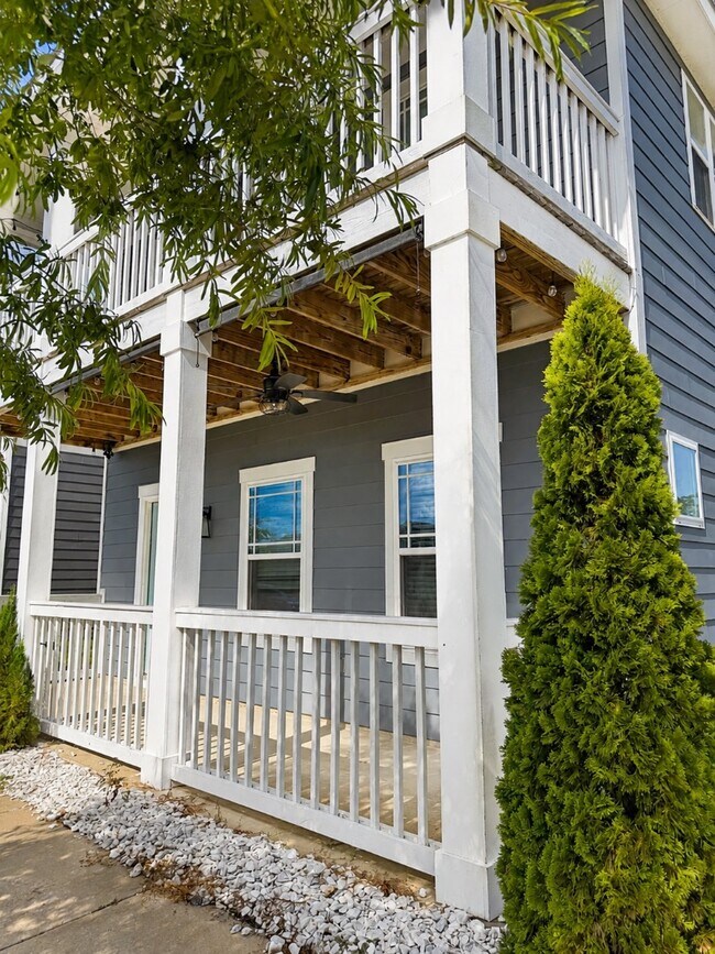 Building Photo - 128 Ave of The Orchards
