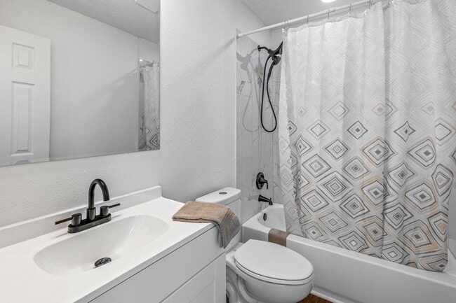Building Photo - 3579 Oakwood Dr