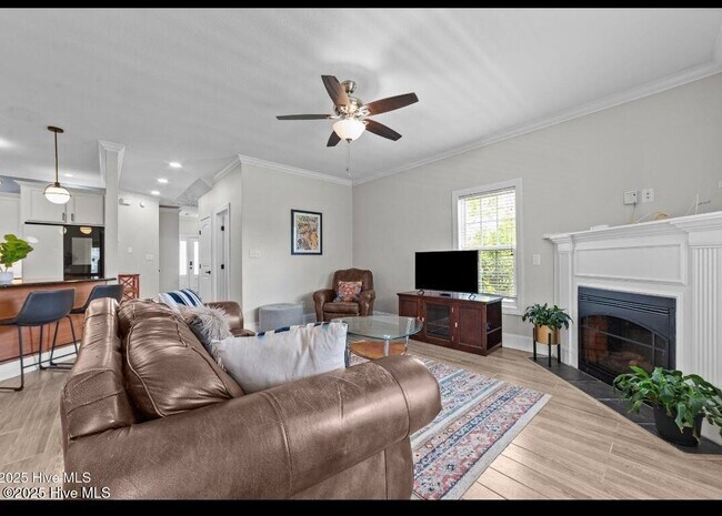 Building Photo - 1625 Brook Hollow Dr