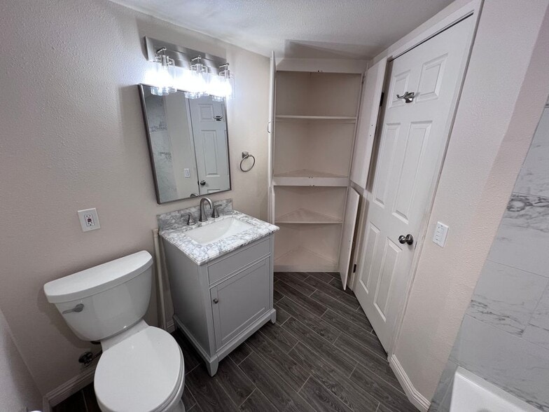 Building Photo - 13201 Lakota Dr