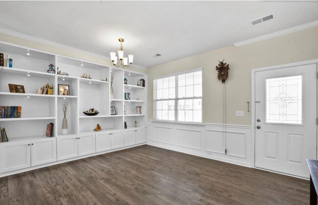 Building Photo - Spacious 3/2.5 Home in Simpsonville!