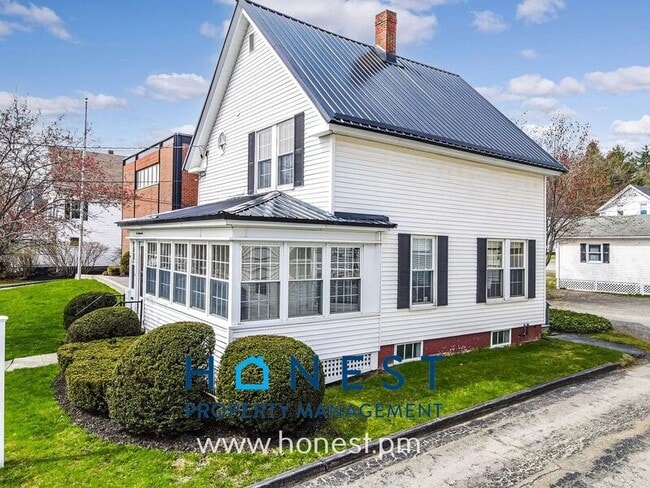 Building Photo - 106 Sewall St
