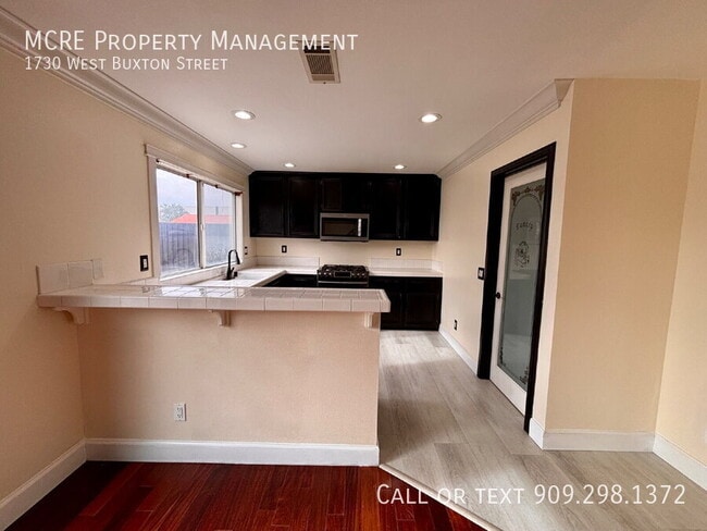 Building Photo - 1730 W Buxton St