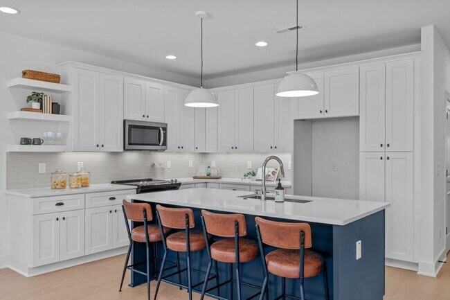 Building Photo - 5061 Lundy Dr