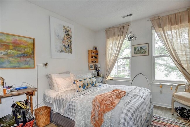 Building Photo - Ghent on the Square