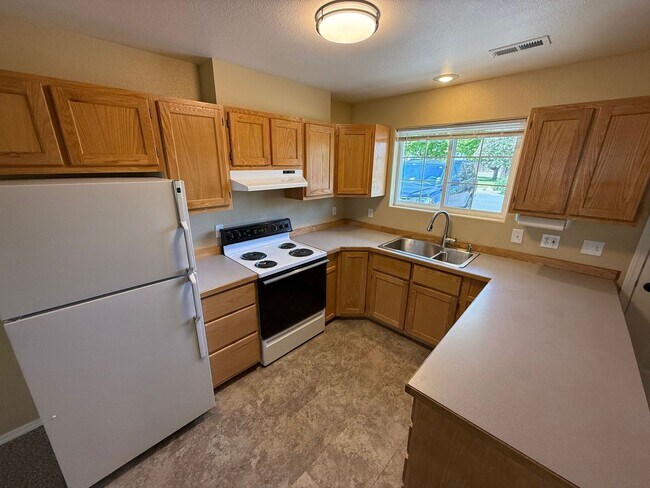Building Photo - Newly Renovated Ground Level Orchards 2-be...