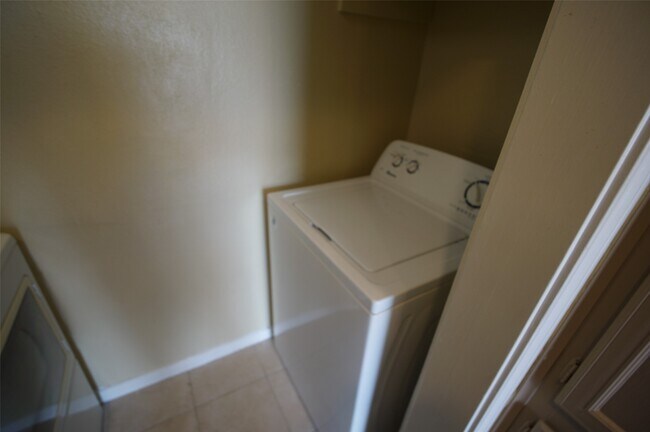 Building Photo - 8263 Sands Point Dr