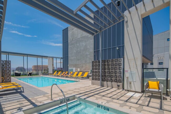 Building Photo - 700 N 4th St