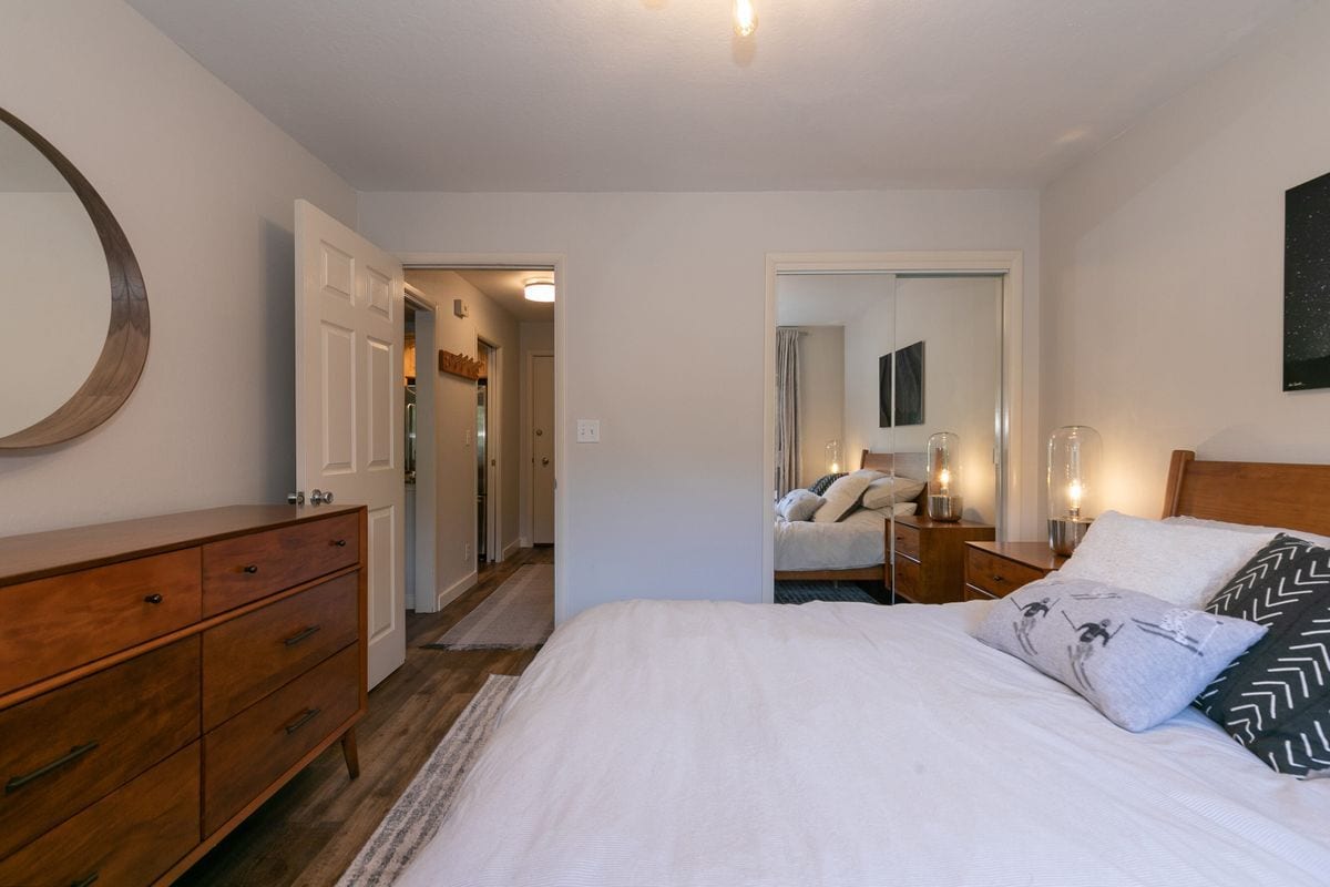 Building Photo - 420 Squaw Creek Rd