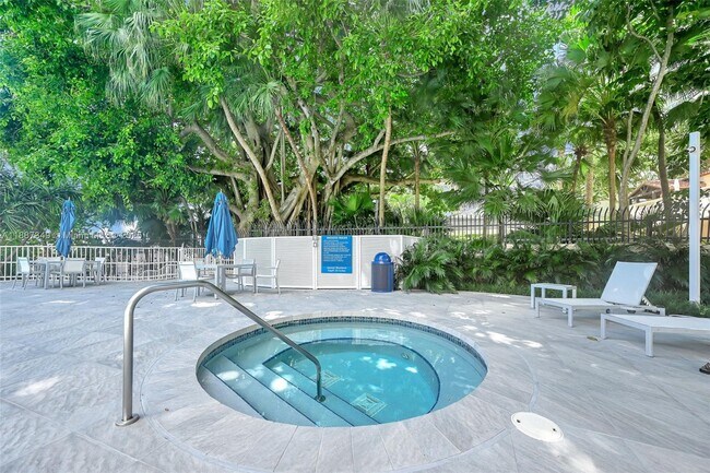 Building Photo - 1627 Brickell Ave