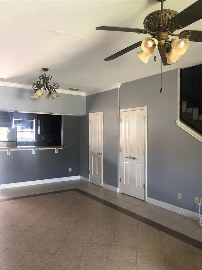 Building Photo - 1609 Saldana Ave