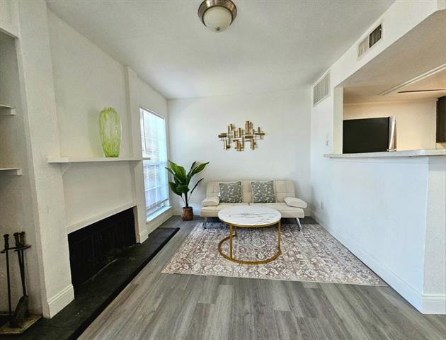 Building Photo - 7152 Fair Oaks Ave