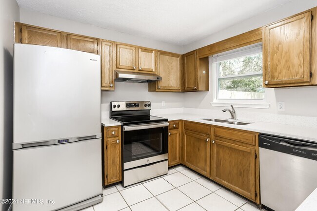 Building Photo - 2065 Chelwood Ct