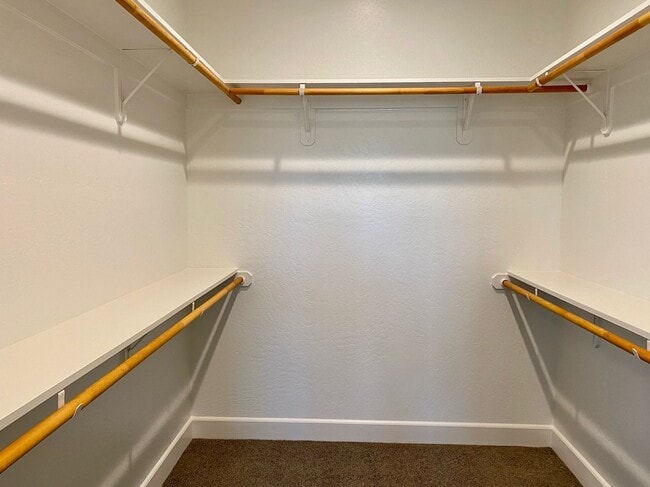 Building Photo - $2,650 Woodside Gated Community 4 Bdrm, So...