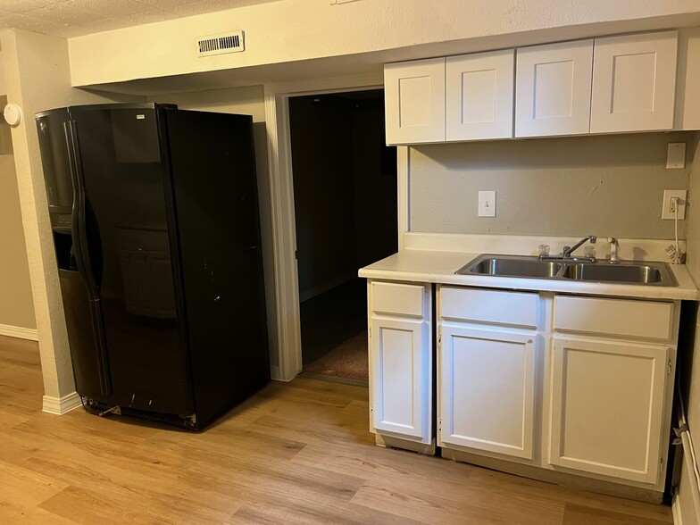 Building Photo - 2020 S Fox St