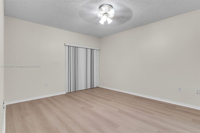 Building Photo - 9532 SW 154th Pl