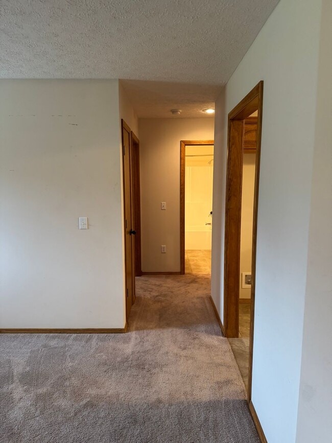 Building Photo - BEAUTIFUL 3 bedroom | 2 bathroom | 3 Car G...