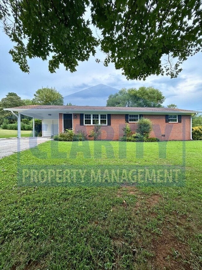 Primary Photo - Updated ranch-style home in great neighbor...