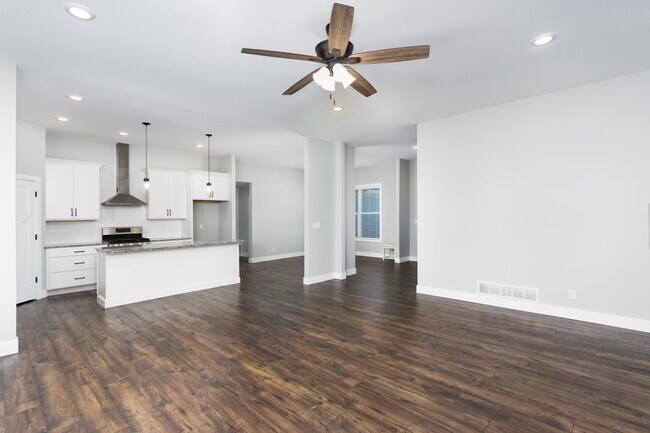 Building Photo - 4914 Glide Cv