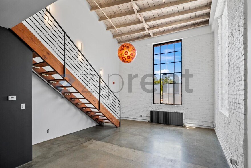Building Photo - Unit 123
