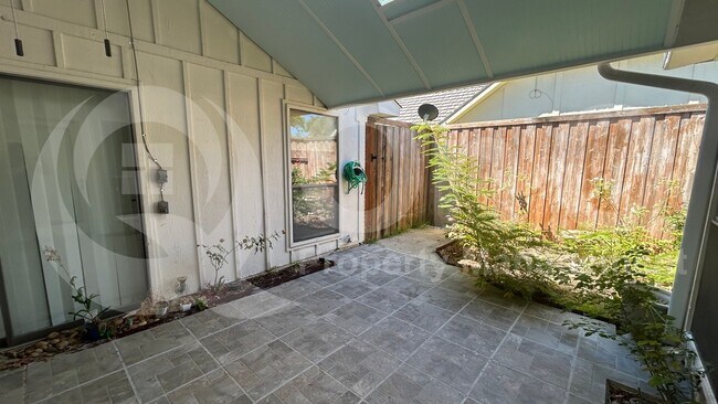 Building Photo - 2212 Canyon Valley Trail