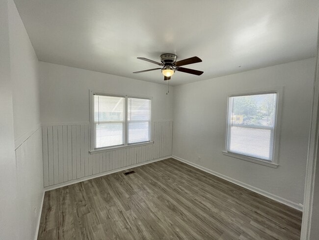 Building Photo - Murray House