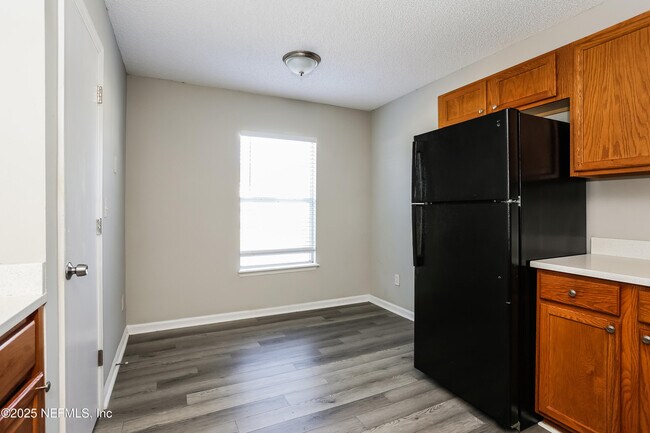 Building Photo - 7878 Cherry Blossom Dr S