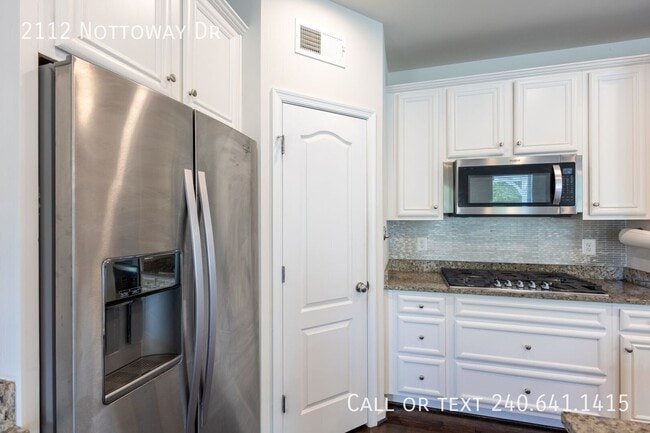 Building Photo - 2112 Nottoway Dr