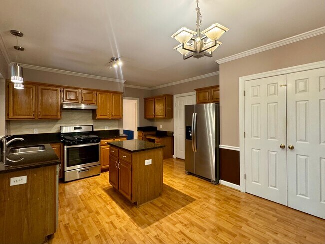 Building Photo - 4 Bed | 2.5 Bath House in Chapel Hill