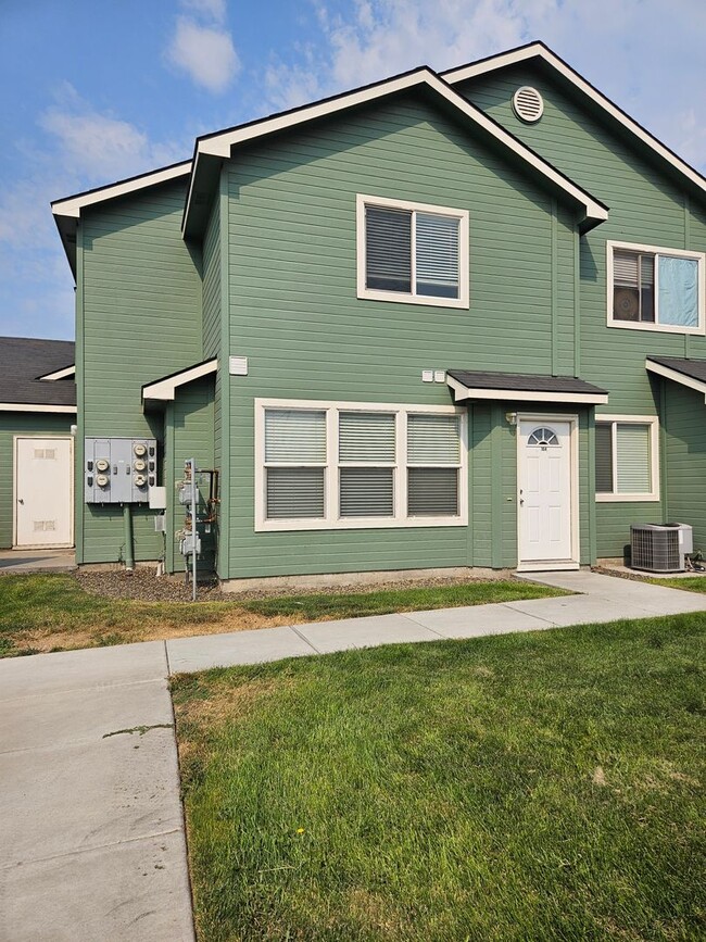 Building Photo - ELD4007