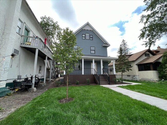 Building Photo - 2116 Como Ave SE
