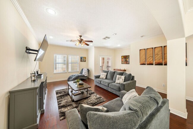 Building Photo - 7143 Laguna Villas