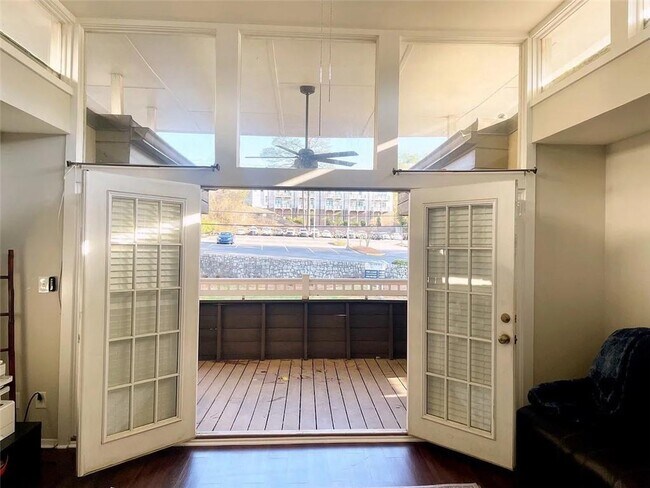 Building Photo - 346 Carpenter Dr NE