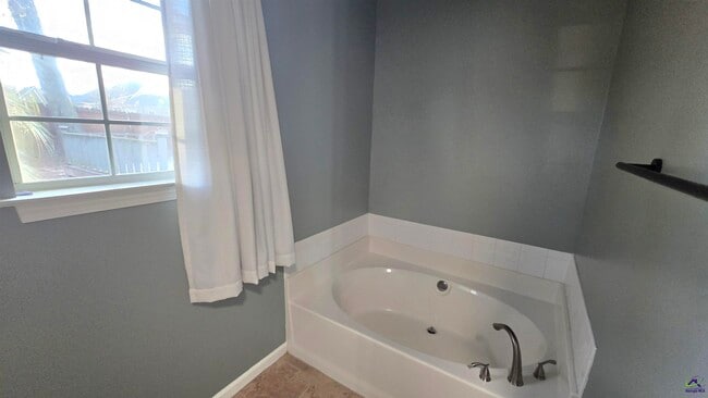 Building Photo - 229 Sunflower Dr