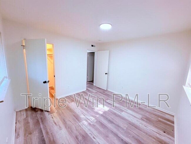 Building Photo - 76 S Meadowcliff Dr