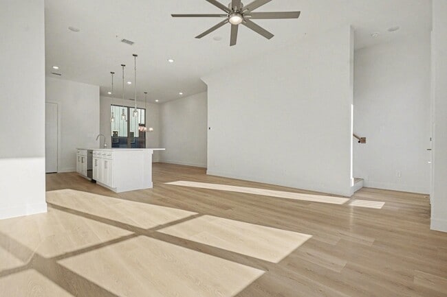 Building Photo - 13351 Goodland St