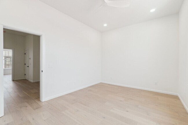 Building Photo - Minimalist Magic: 2-Bed Apartment Over Sel...