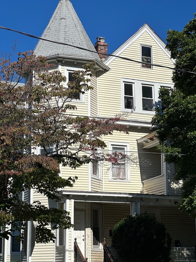 Primary Photo - 43-45-45 May St