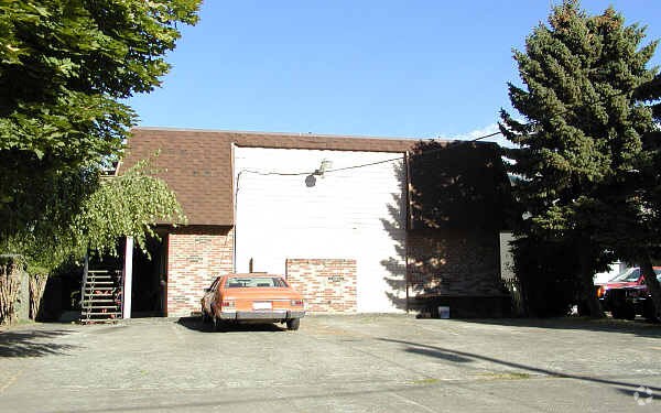 Building Photo - 4212 SE 15th Ave