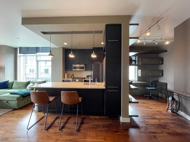 Building Photo - Incredible 1Bd/1Ba Fully Furnished Condo in the Pearl!!!! Corner Unit with Spectacular Views & Ga...