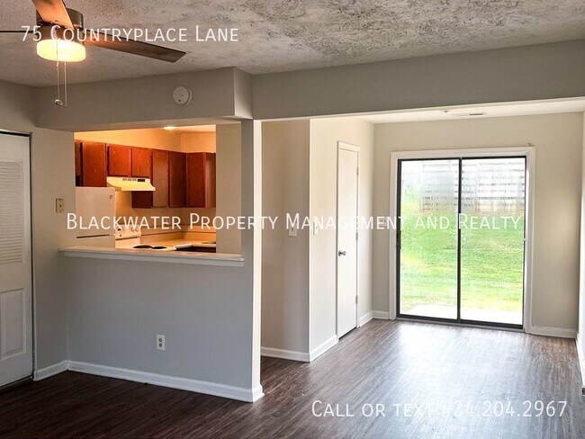 Building Photo - 2 Bedroom Townhome in Countryplace!