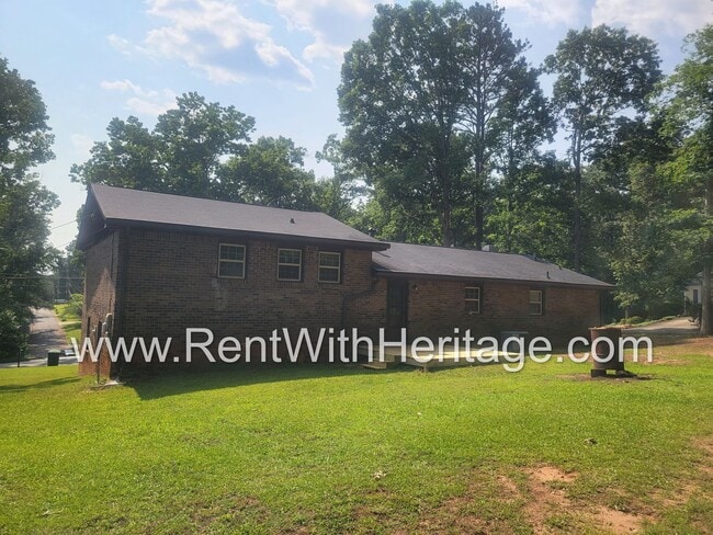 Building Photo - Gorgeous 3bd/2bath Brick Home/ Attention To Detail/ Upgrades Galore/ Great Location