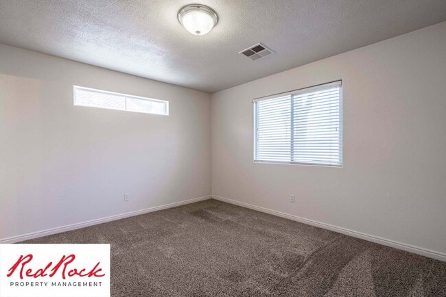 Building Photo - 3 Bed 2 Bath, 2 Car Garage with a Fully Fe...