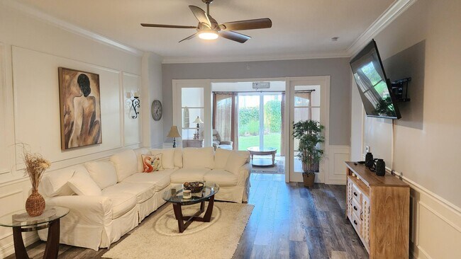 Building Photo - 35 Harbour Isle Dr W